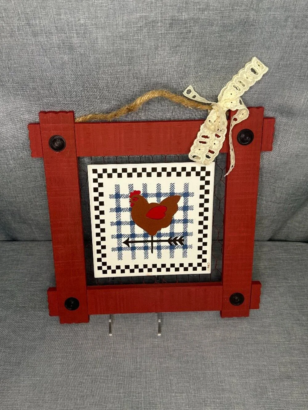 Wood Frame Chicken Wire Hanging Plaque ceramic Barnyard Scene Farmhouse Decor